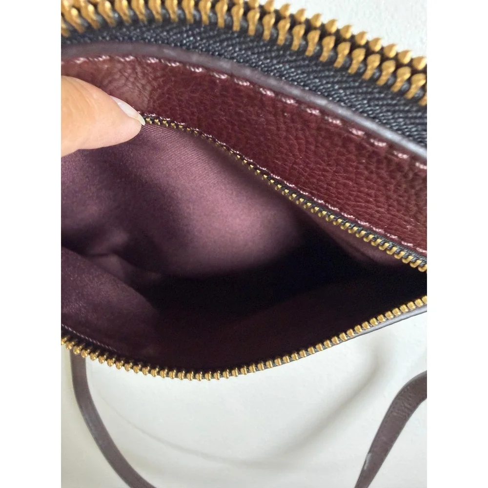 Fossil Maroon Cowhide Leather Pebbled Purse 10 x 8 x 2 inches 90s Y2K‎ Crossbody